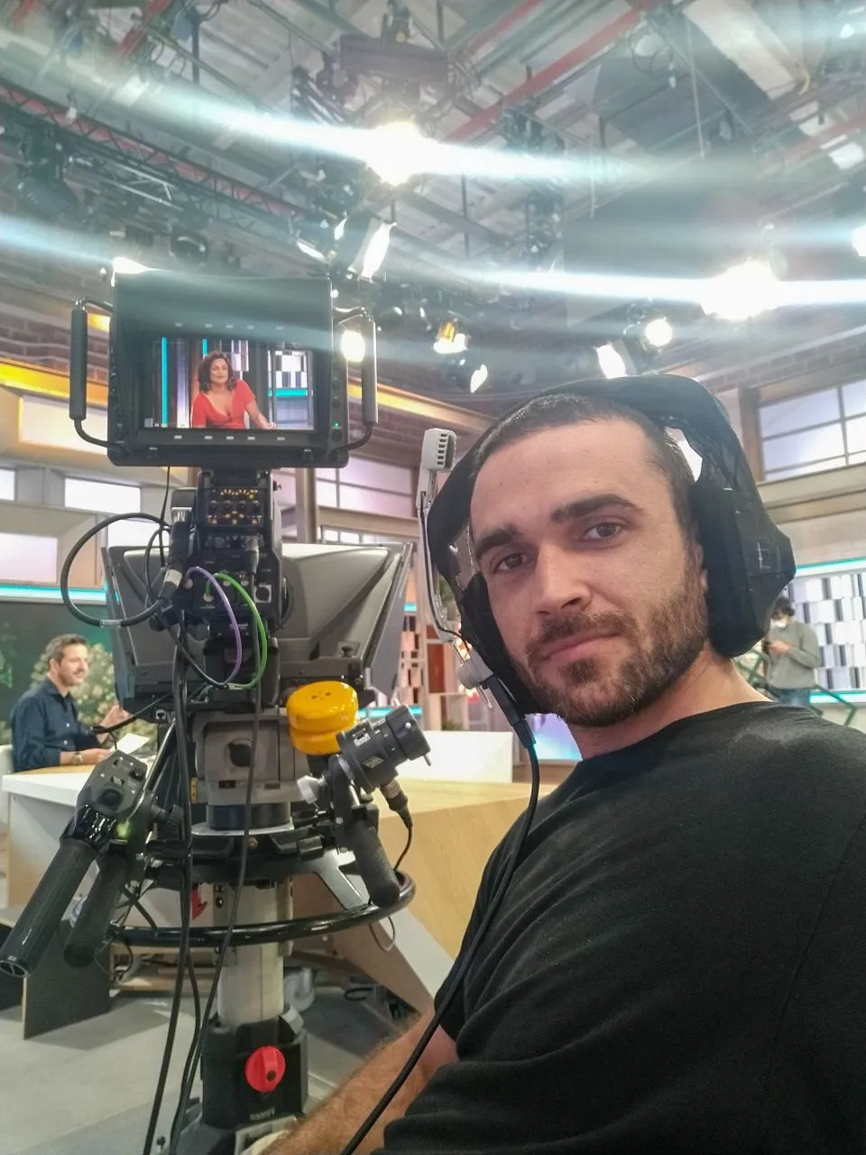 Cámara de estudio preparada para televisión en directo
